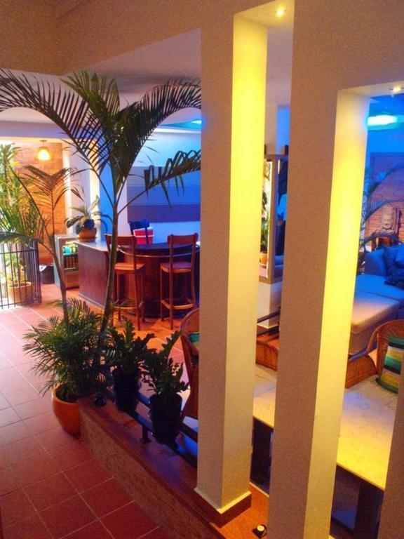 One Up - Banana Hotel Phnom Penh Exterior foto