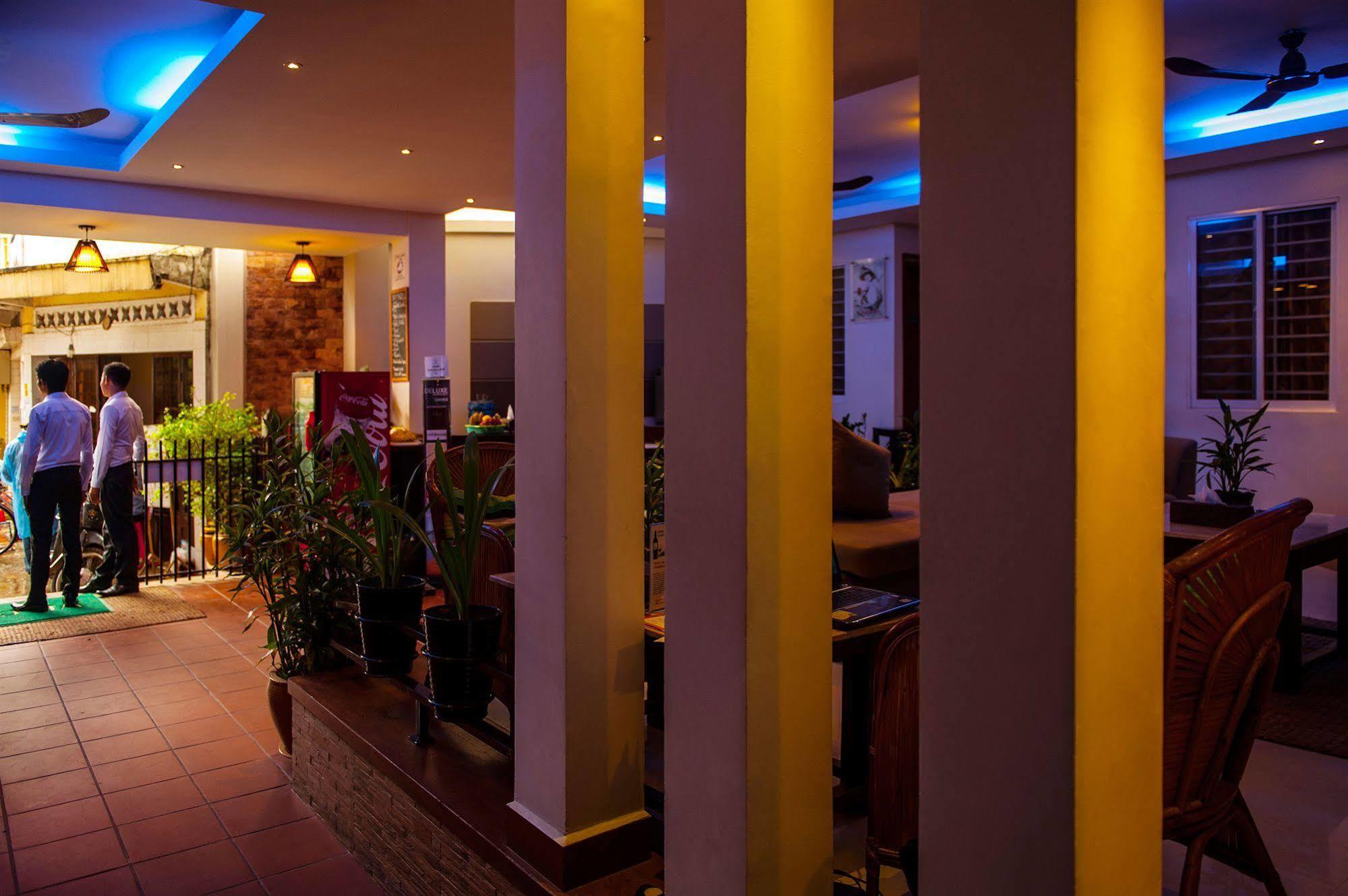 One Up - Banana Hotel Phnom Penh Exterior foto